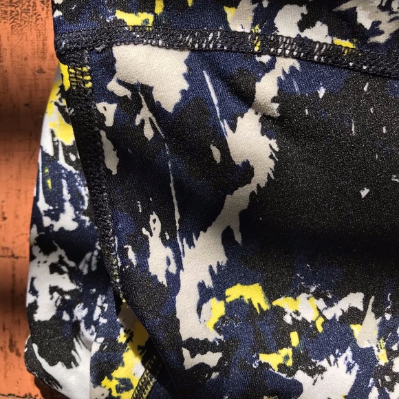 DKNY Sport Leggings w/ Mesh - Picture 7 of 7